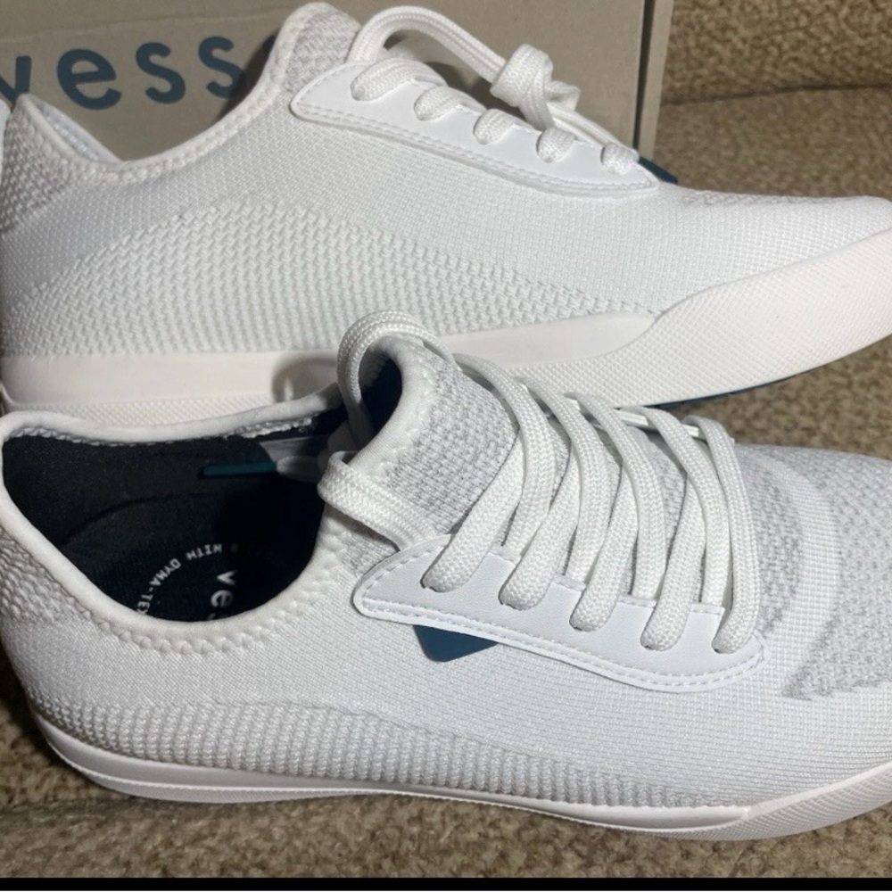 New Women’s White Weekend 1.5 Shoes Waterproof Size 7 Retail $145